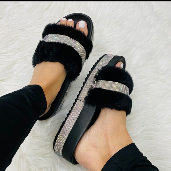 Shoes - ‼️CLEARANCE PRICE FIRM‼️Black Faux Fur Rhinestone Platform Sandal🔥